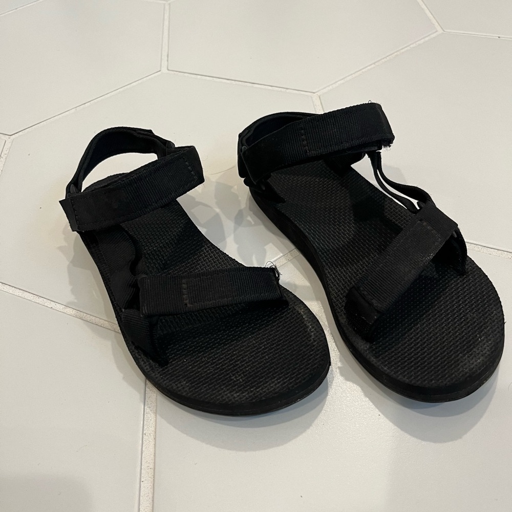Tens universal sandals